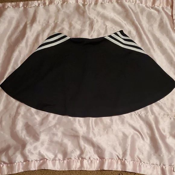 Adidas Kids Skort in Black with White Accents - Picture 4 of 4